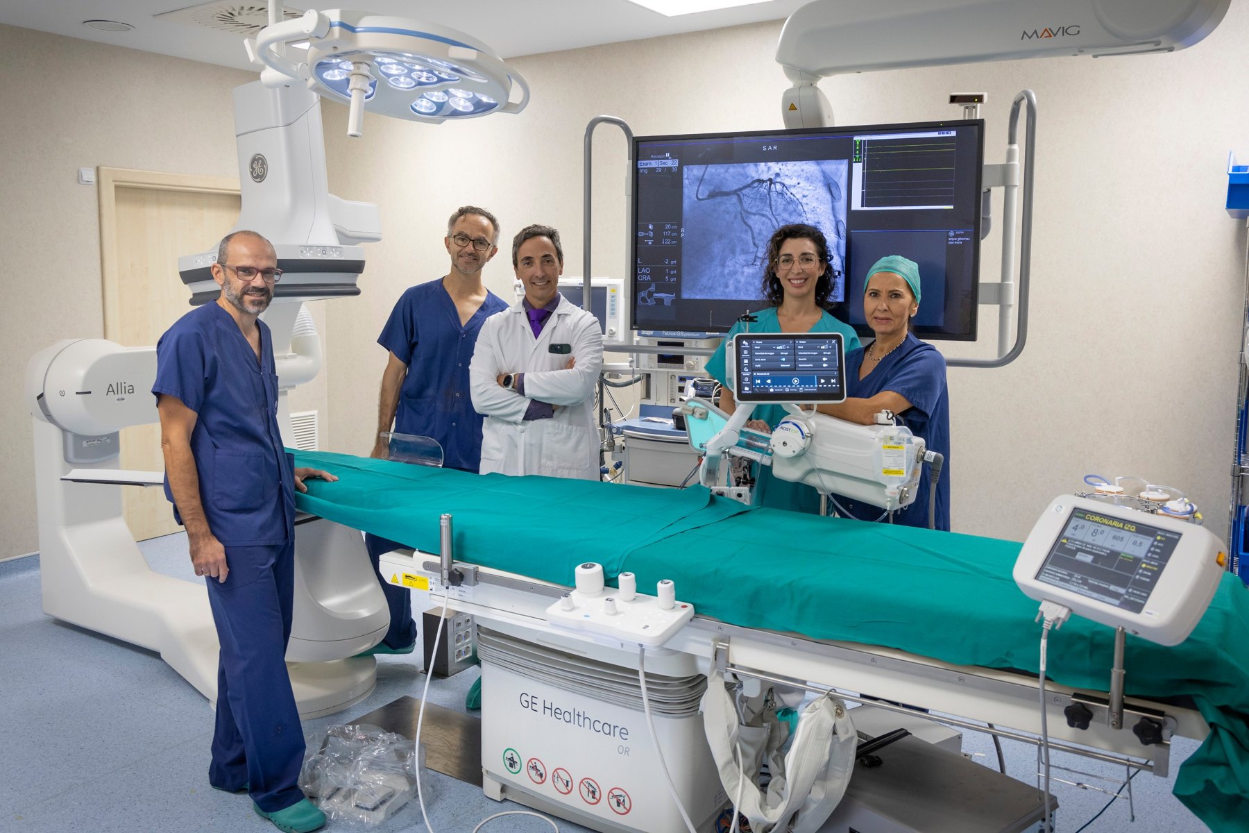 Equipo de cardiología de Quirónsalud Málaga en una sala de hemodinámica